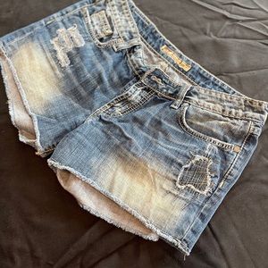 Buckle denim shorts